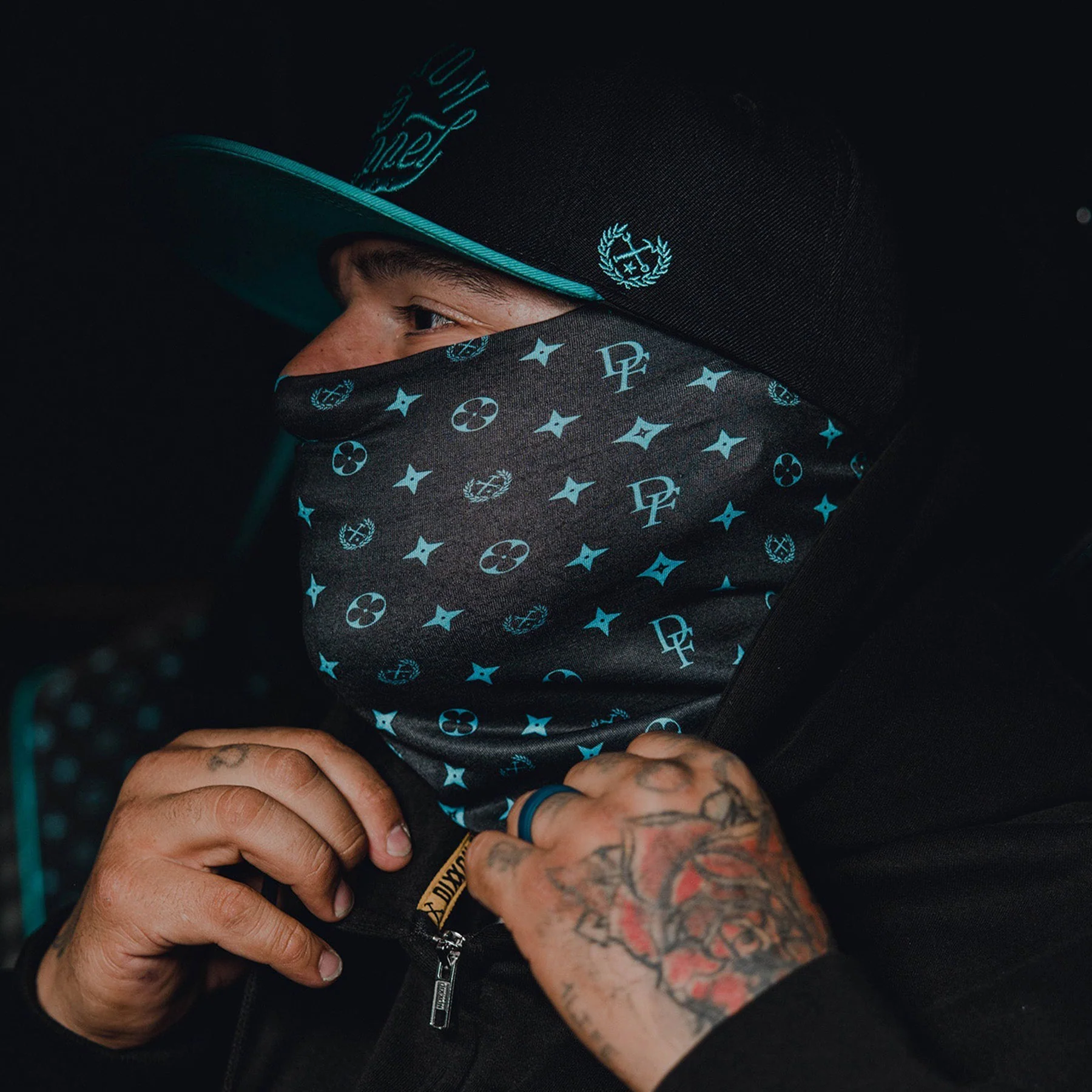 Bougie Neck Gaiter - Black & Aqua Blue
